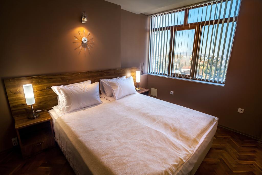 Panorama Top Floor Rooms In Hotel Tundzha Yambol Exteriör bild