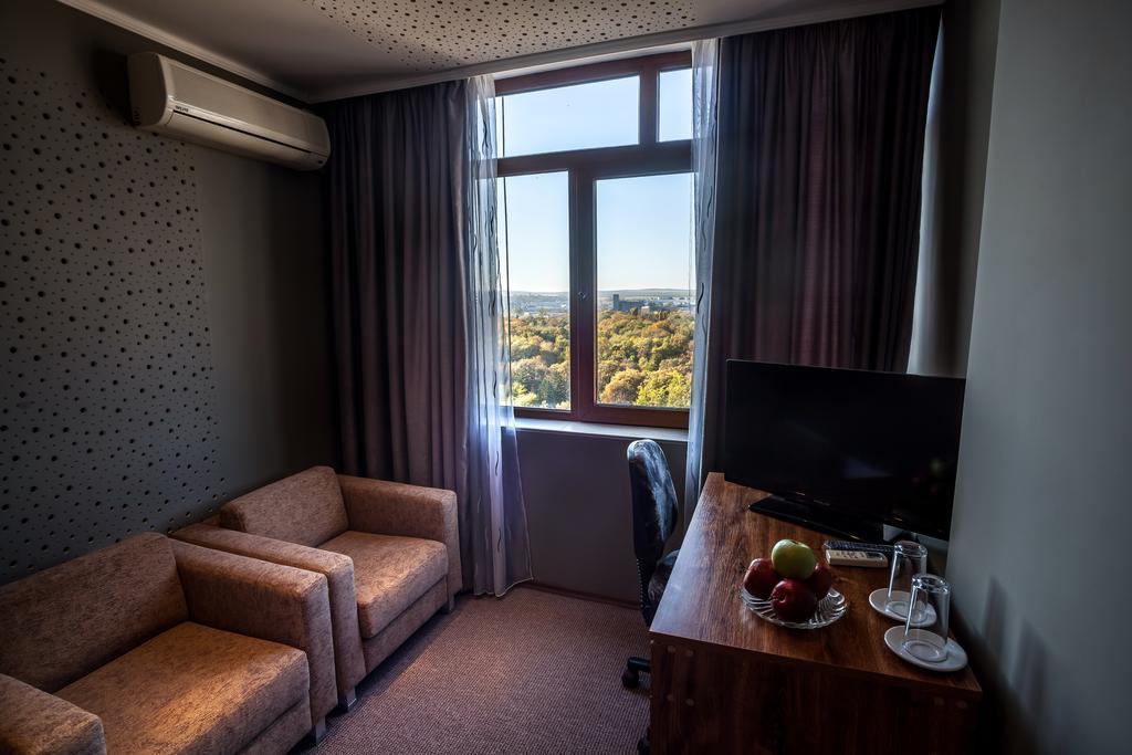Panorama Top Floor Rooms In Hotel Tundzha Yambol Exteriör bild