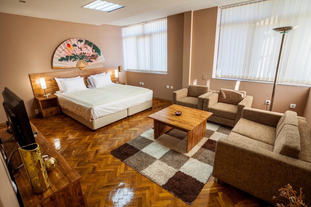 Panorama Top Floor Rooms In Hotel Tundzha Yambol Exteriör bild